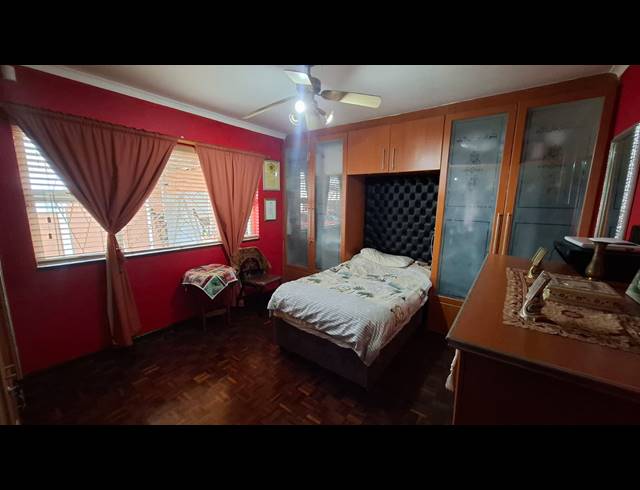3 BEDROOM FREEHOLD FOR SALE IN PINATI